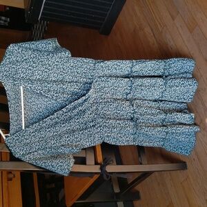 WOMENS FLOWERY DRESS SIZE LARGE 8/10 NWOT